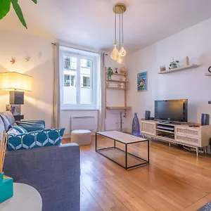 charmant-t2-calme-sur-cour-annecy-centre.hotels-rhonealpes.com/