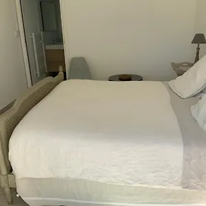 https://guesthouse-le-mas-de-la-dame.fr-provencehotel.com